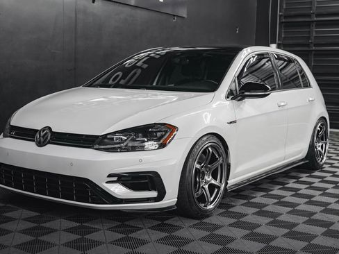 Used 2018 Volkswagen Golf R 4-Door image 34