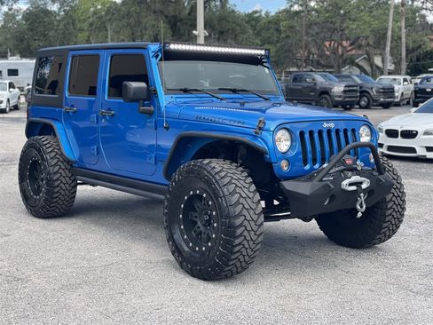 Used 2015 Jeep Wrangler Unlimited Rubicon w/ Connectivity Group AWD/4WD image 17