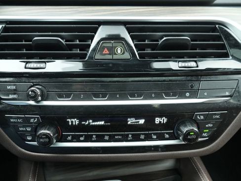 Used 2021 BMW 530e xDrive 530e iPerformance w/ Executive Package image 45