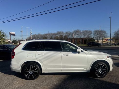 Used 2021 Volvo XC90 T5 Momentum w/ Climate Package image 10