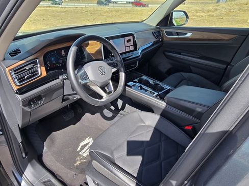 Used 2024 Volkswagen Atlas SE image 25