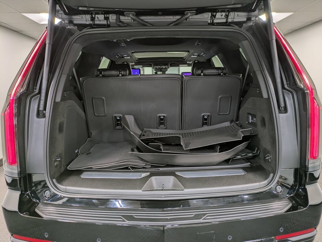 Used 2026 Cadillac Escalade Platinum Sport w/ LPO, Floor Liner Package AWD/4WD image 25