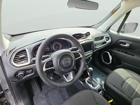 Used 2020 Jeep Renegade Latitude FWD image 20