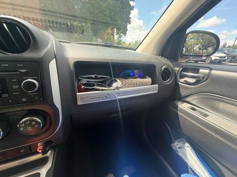 Used 2014 Jeep Compass Latitude FWD image 14