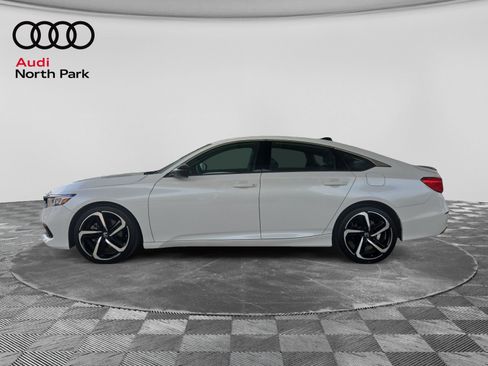 Used 2022 Honda Accord Sport image 2