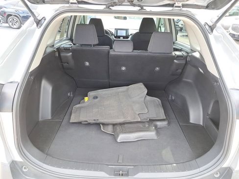 Used 2021 Toyota RAV4 LE image 6