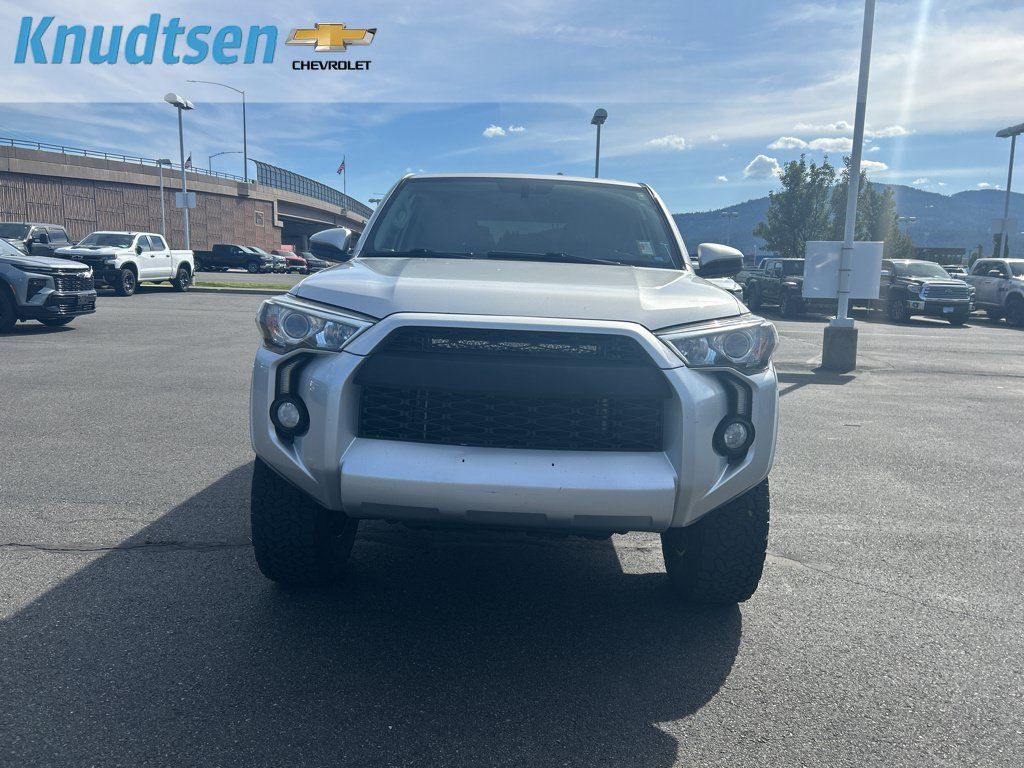 Used 2015 Toyota 4Runner SR5 AWD/4WD image 2