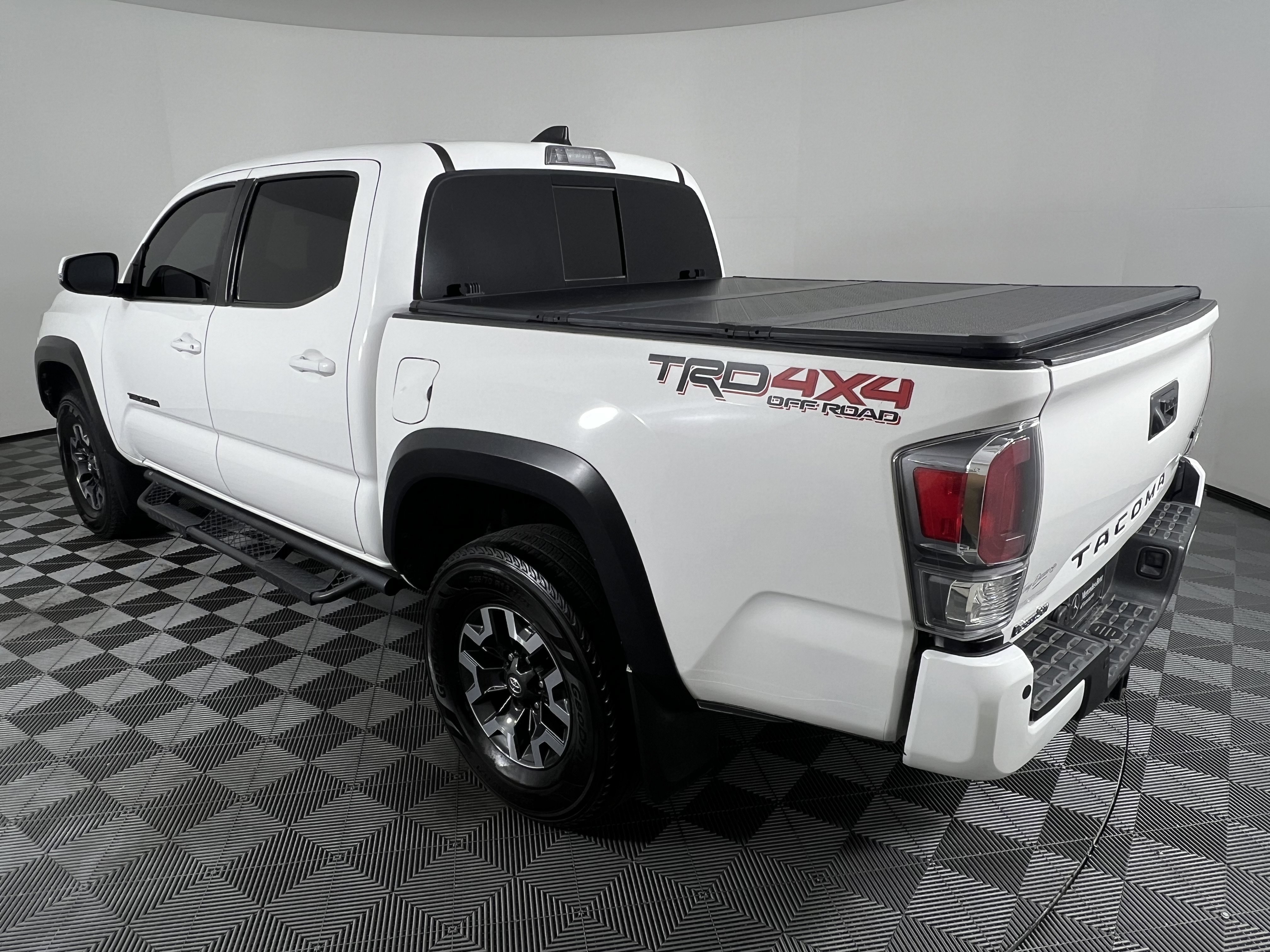 Used 2020 Toyota Tacoma TRD Off-Road w/ Technology Package AWD/4WD image 9