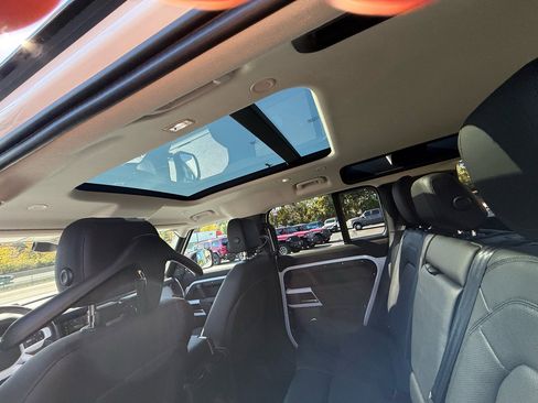 Used 2024 Land Rover Defender 110 S image 33