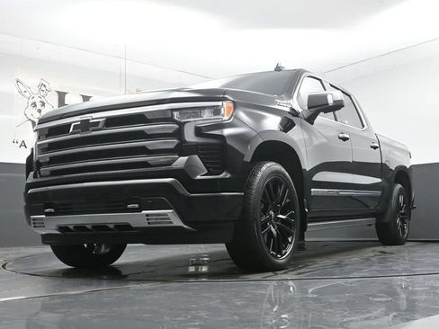Used 2025 Chevrolet Silverado 1500 High Country AWD/4WD image 4
