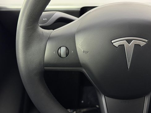 Used 2021 Tesla Model Y Long Range image 19