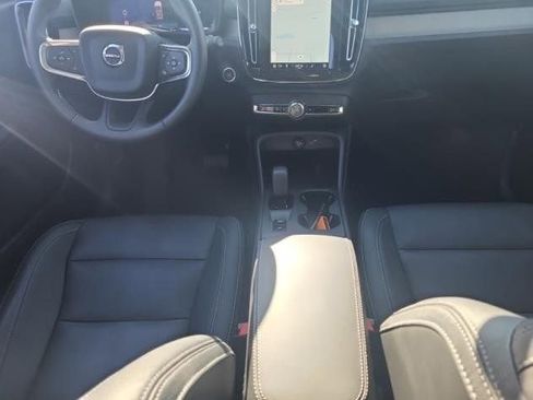 Certified 2025 Volvo XC40 B5 Core image 9