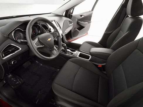 Used 2018 Chevrolet Cruze LT image 12