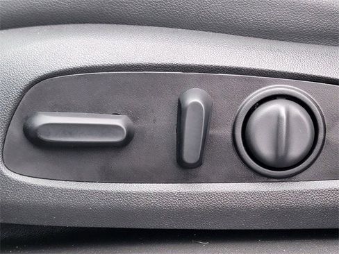 Used 2020 Chevrolet Equinox LT w/ Sport Edition image 5