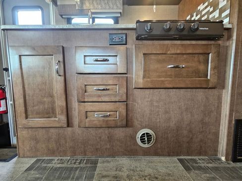 Used 2018 Ford E-450 and Econoline 450 Super Duty w/ Motorhome Prep Package image 27