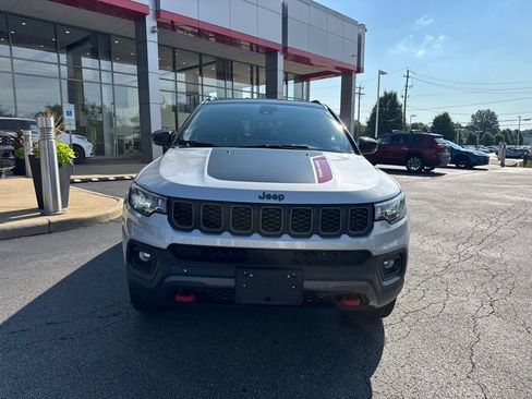Used 2025 Jeep Compass Trailhawk AWD/4WD image 10