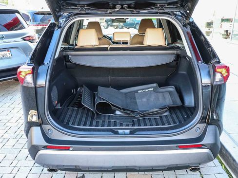 Used 2020 Toyota RAV4 Limited image 27