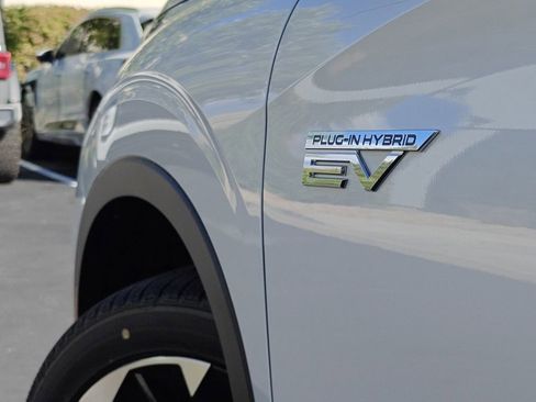 New 2025 Mitsubishi Outlander SE image 34