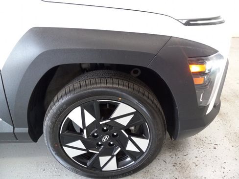 Used 2024 Hyundai Kona SEL AWD/4WD image 3