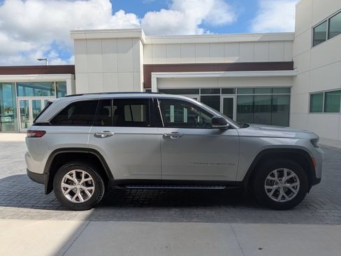 Used 2022 Jeep Grand Cherokee Limited w/ MOPAR Finishing Package RWD image 5