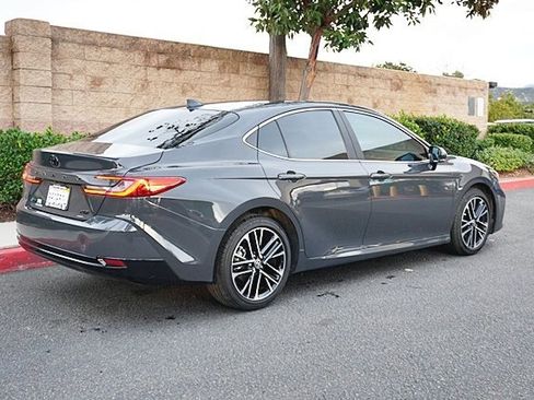 Used 2025 Toyota Camry XLE image 8