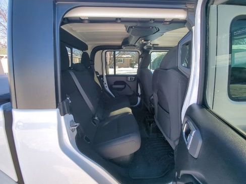 Used 2021 Jeep Gladiator Sport image 16