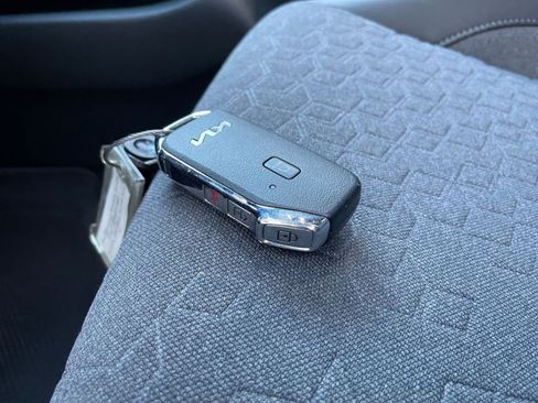 Used 2025 Kia Seltos S image 22