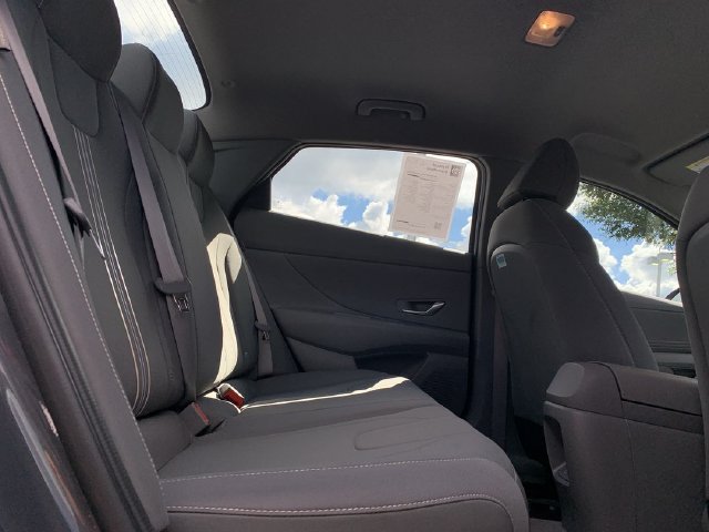 Used 2025 Hyundai Elantra SEL FWD image 34