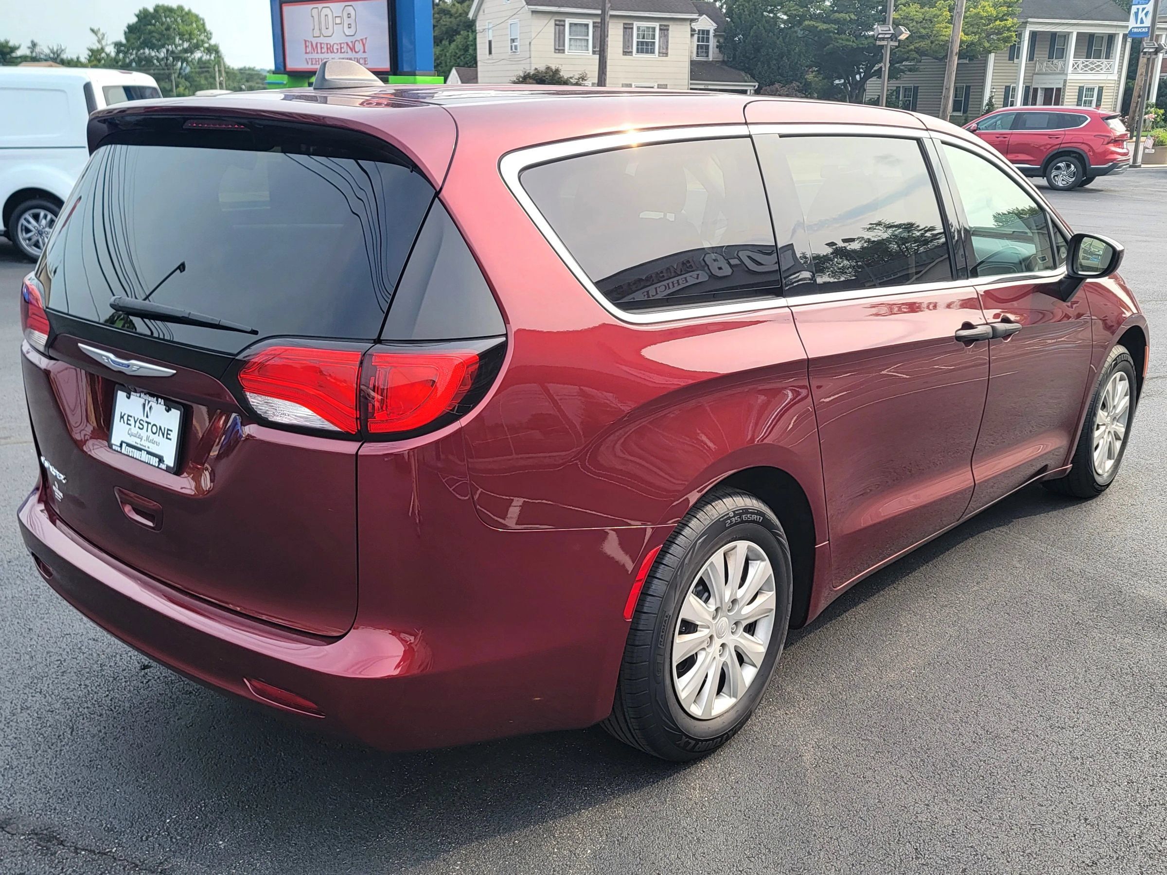 Used 2020 Chrysler Voyager L FWD image 5