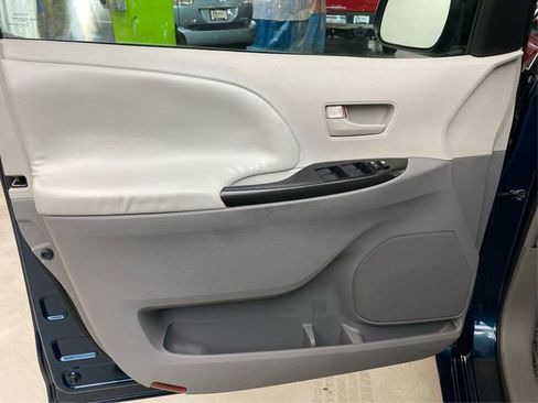 Used 2011 Toyota Sienna LE image 24