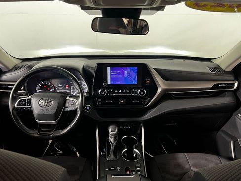 Used 2023 Toyota Highlander LE image 24