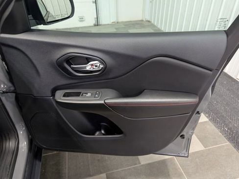 Used 2022 Jeep Cherokee Trailhawk w/ Sound & Nav Group AWD/4WD image 26
