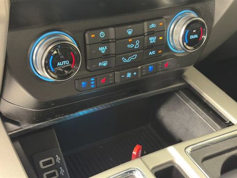 Used 2020 Ford F150 Lariat w/ Equipment Group 502A Luxury AWD/4WD image 21