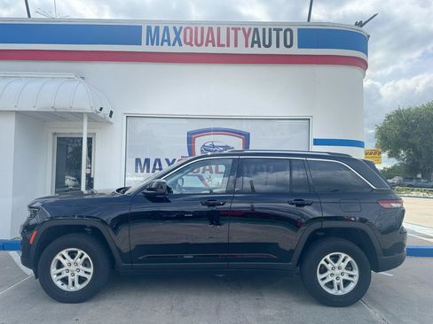 Used 2023 Jeep Grand Cherokee Laredo w/ Luxury Tech Group I AWD/4WD image 27