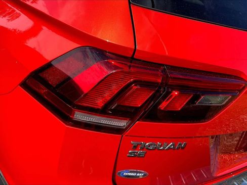 Used 2019 Volkswagen Tiguan SE w/ Panoramic Sunroof Package image 28