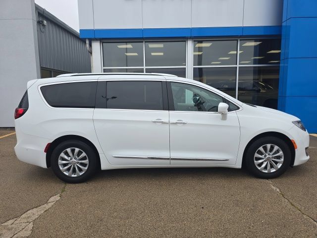 Used 2019 Chrysler Pacifica Touring-L w/ Advanced Safetytec Group FWD image 4