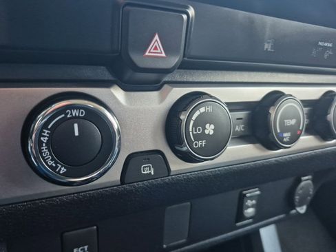 Used 2019 Toyota Tacoma SR5 w/ SR5 Appearance Package (SM) image 27