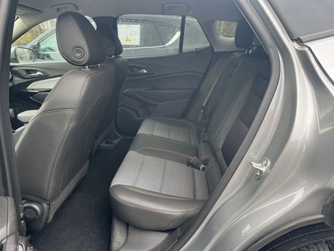 Used 2025 Chevrolet Trax LT w/ LT Convenience Package image 20