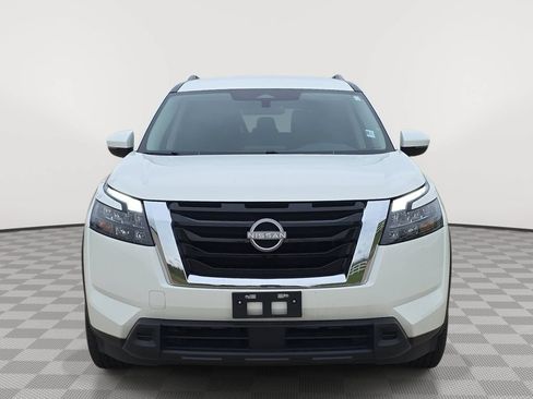 Used 2025 Nissan Pathfinder SV FWD image 2