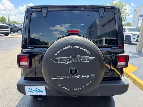 Used 2022 Jeep Wrangler Unlimited Sport w/ Sun And Sound Package AWD/4WD image 9