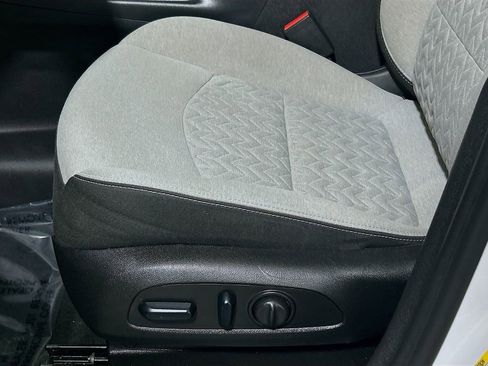 Used 2024 Chevrolet Equinox LS w/ LS Convenience Package FWD image 16