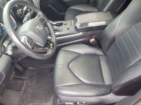Used 2021 Toyota Highlander XLE image 17
