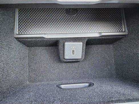 New 2026 Land Rover Range Rover Long Wheelbase SE AWD/4WD image 32