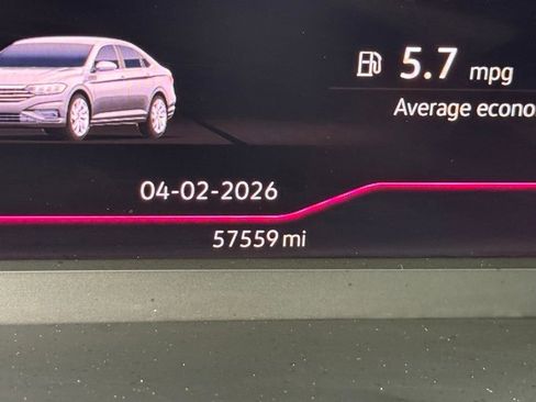 Used 2019 Volkswagen Jetta SEL w/ Cold Weather Package FWD image 18
