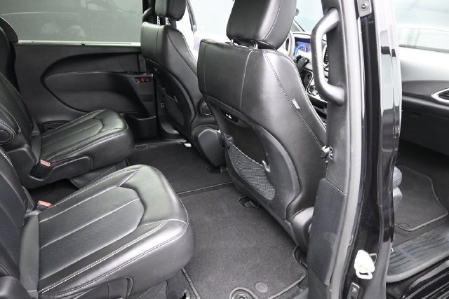 Used 2025 Chrysler Pacifica Select FWD image 20