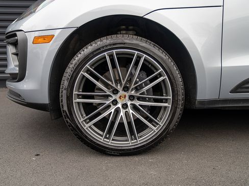 Certified 2026 Porsche Macan AWD/4WD image 24