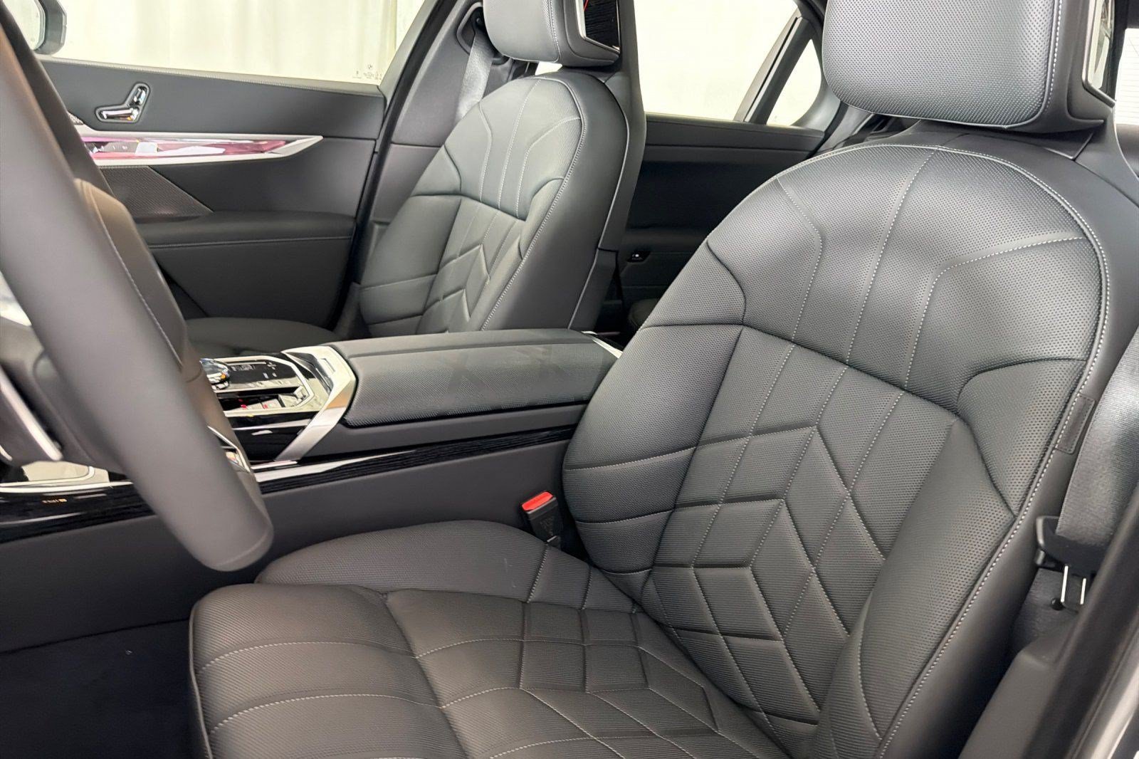 New 2026 BMW 740i RWD image 5