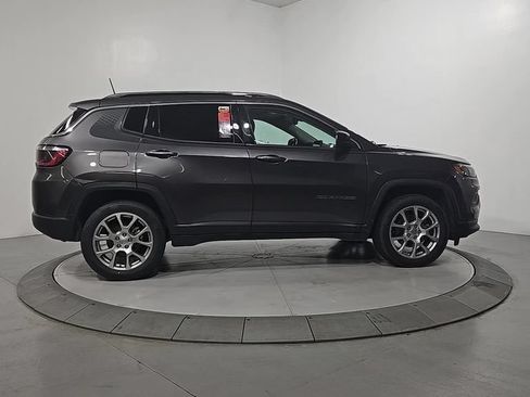 Used 2022 Jeep Compass Latitude w/ Mopar Graphics Package AWD/4WD image 7