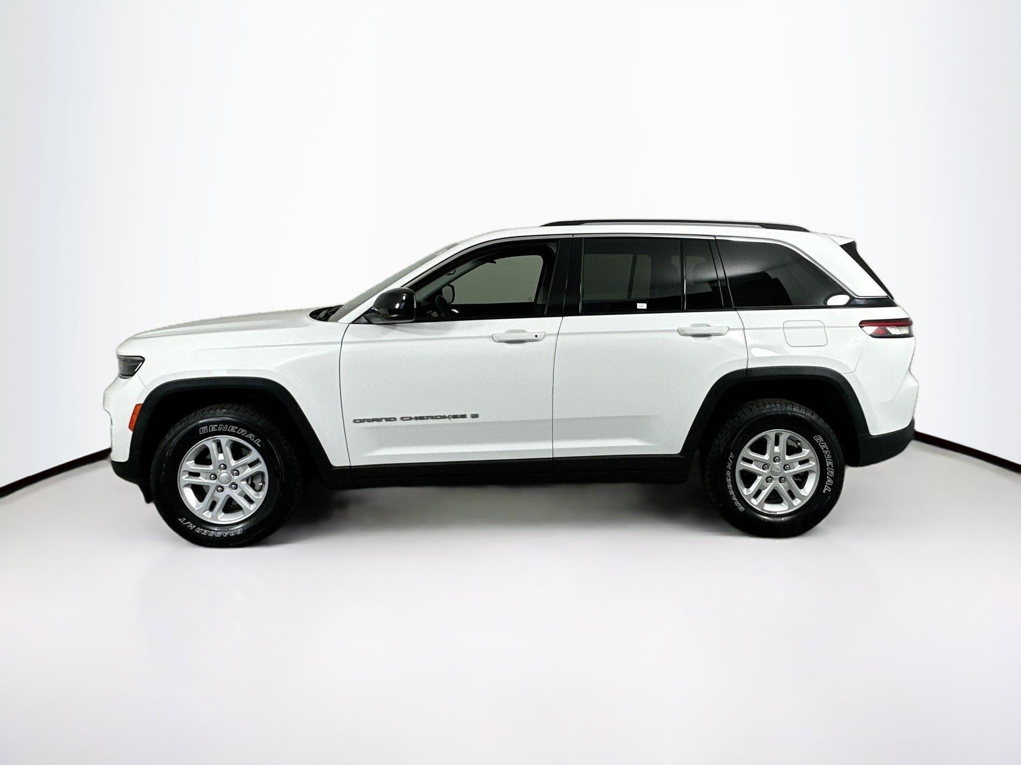 Used 2023 Jeep Grand Cherokee Laredo AWD/4WD image 8
