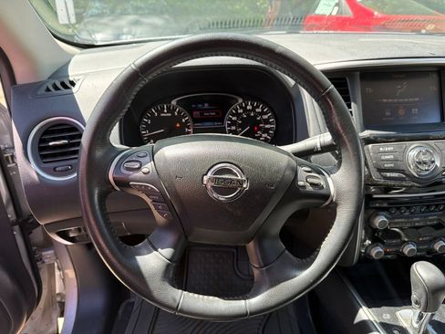 Used 2017 Nissan Pathfinder SV AWD/4WD image 17